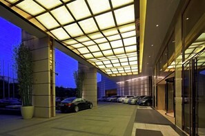 Exterior - Crowne Plaza Xi'an by IHG (Xi'an)