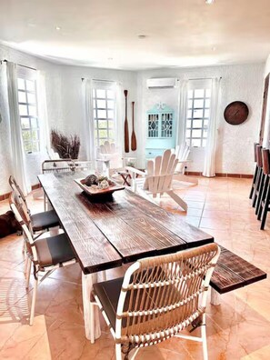 Living area - Shipwreck Cove (Caye Caulker)