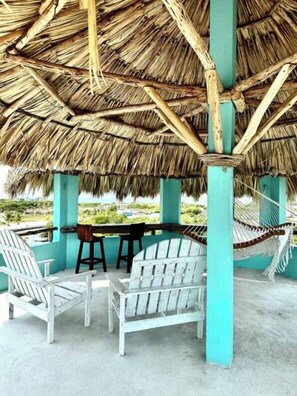 Exterior - Shipwreck Cove (Caye Caulker)