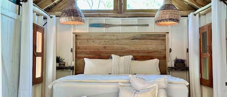 Premium Studio | Free WiFi, bed sheets