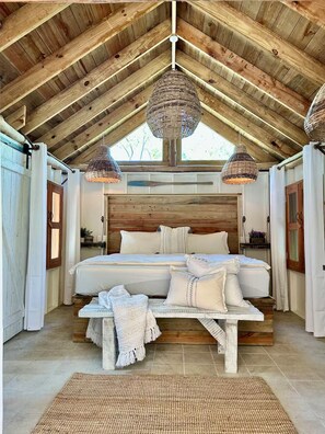 Premium Studio | Free WiFi, bed sheets