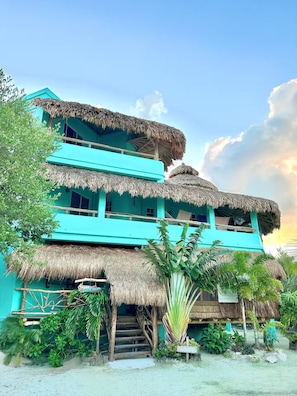 Exterior - Shipwreck Cove (Caye Caulker)