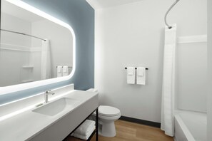 Towels, toilet paper - StudioRes by Marriott Fort Myers Airport (Fort Myers)