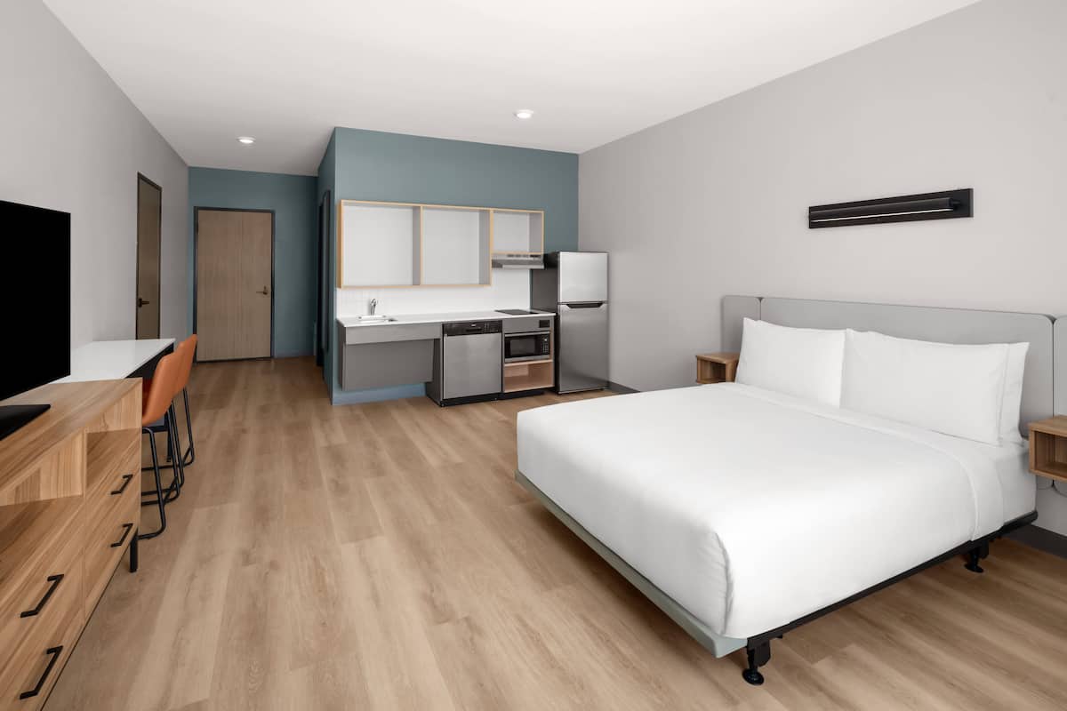 Laptop workspace, blackout curtains, free WiFi, bed sheets