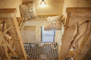 1 bedroom, bed sheets - Custom Built Treehouse with Private Waterfalls & Hiking (Zirconia)