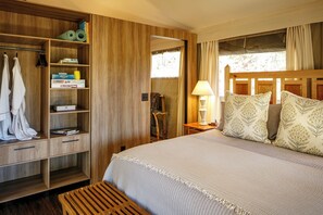 1 bedroom, bed sheets - Beautiful Crafted Firefly Tent surrounded by Pristine Wilderness at Tuxedo Falls (Zirconia)