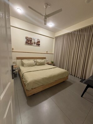 4 bedrooms, iron/ironing board, bed sheets