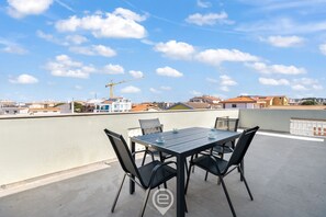 Outdoor dining - Panadès Haven Apartment (Alghero)