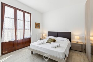 2 dormitorios, tabla de planchar con plancha, cuna de viaje y wifi