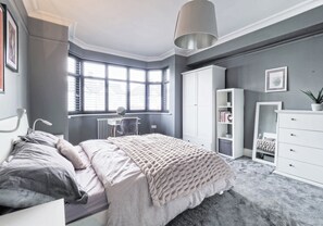 3 bedrooms, desk, iron/ironing board, travel crib