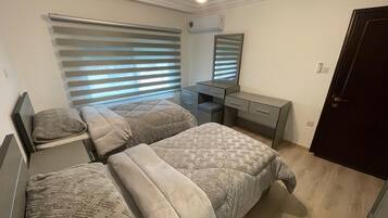 2 quartos, ferros/tábuas de passar roupa, Wi-Fi, roupa de cama