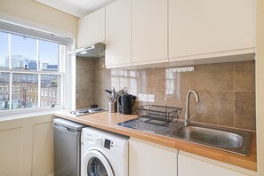 Apartment | Private kitchen | Fridge, microwave, oven, stovetop