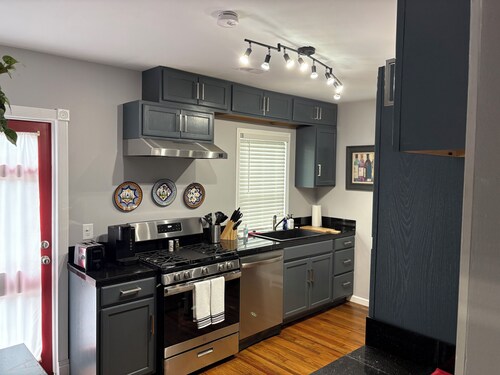 Great 2-bedroom, 2-bath cottage in Georgetown 2-blocks, 7-minutes to boardwalk