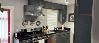 Great 2-bedroom, 2-bath cottage in Georgetown 2-blocks, 7-minutes to boardwalk