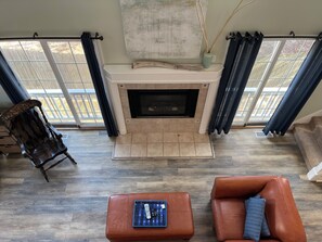 Smart TV, fireplace - Sleeps 24+! Large home steps from Lake Michigan with views of the Lighthouse (Manistee)