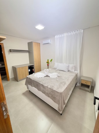 Decoración personalizada, muebles diferentes y escritorio . Smart Suítes Trancoso