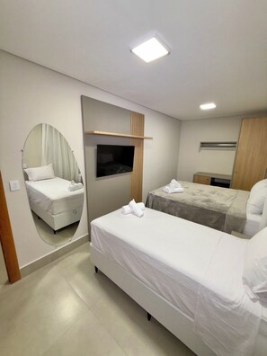Family Triple Room | Individually decorated, individually furnished, desk, laptop workspace - Smart Suítes Trancoso (Porto Seguro)