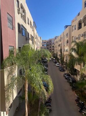 المنطقة المحيطة بالمنشأة