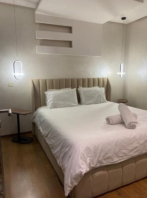 2 habitaciones, tabla de planchar con plancha, wifi y ropa de cama