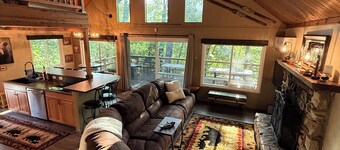 Cozy 3-bedroom cabin in tranquil Wishon at Bass Lake near Yosemite National Park