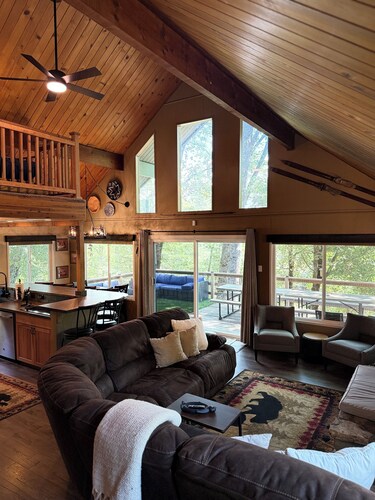 Family Cabin Near Bass Lake & Yosemite. 3 Bedrooms & a Kids Game Loft Sleeps 12