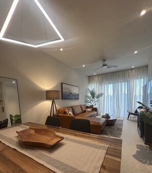 Smart-tv en een computerscherm