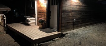 Cozy cabin with WiFi and AC in beautiful, natural Cranbrook