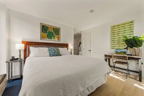 2 Schlafzimmer, Schreibtisch, Bügeleisen/Bügelbrett, Reisekinderbett