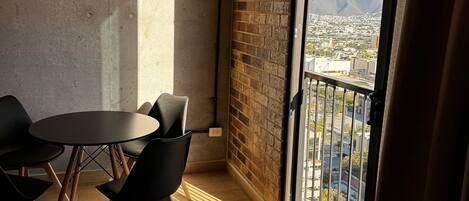 Deluxe Apartment, Balcony, City View | Dining room