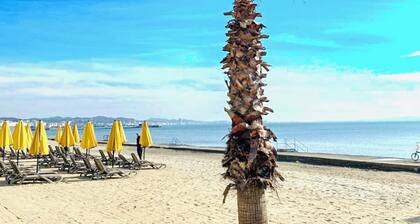 Beachfront apartment with stunning sea view â perfect for a relaxing getaway!