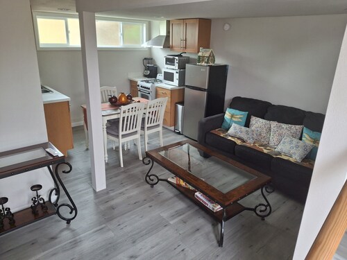 Cozy 1-bedroom apartment in charming West Covina with AC, WiFi