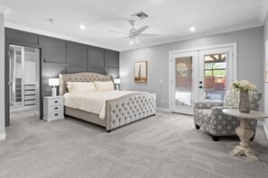 4 habitaciones, tabla de planchar con plancha y cuna de viaje 