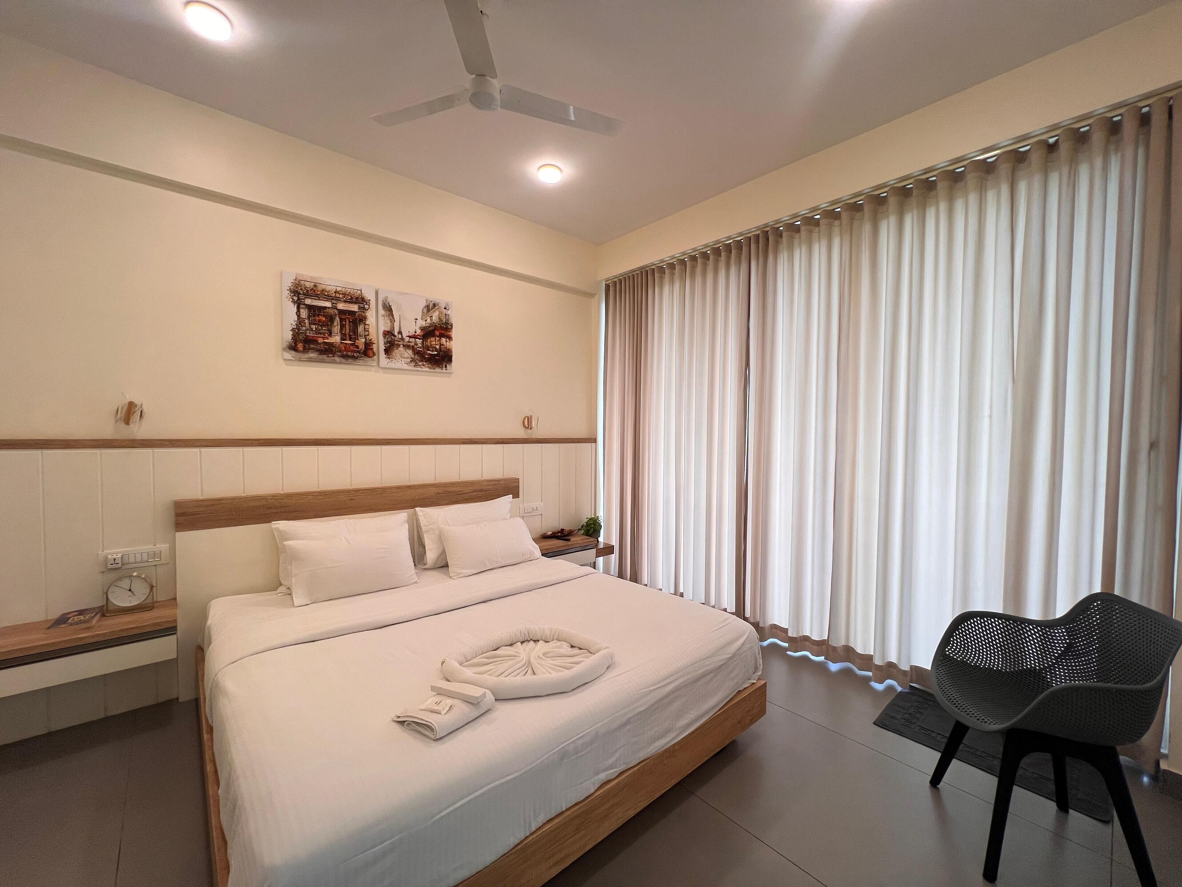 Premium bedding, iron/ironing board, free WiFi, bed sheets
