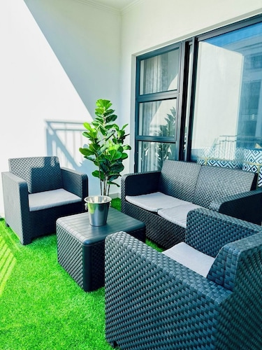 StayEase 3Bed apartment w/ Gym, pool and Restaurant