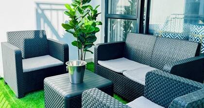 StayEase 3Bed apartment w/ Gym, pool and Restaurant