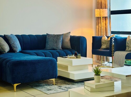 StayEase 3Bed apartment w/ Gym, pool and Restaurant
