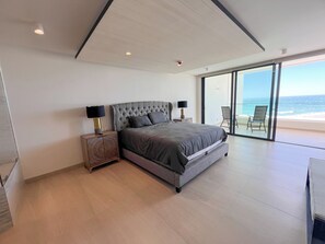 3 bedrooms, in-room safe, iron/ironing board, WiFi