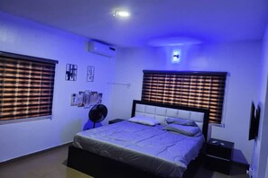 3 chambres, fer et planche à repasser, Wi-Fi, draps fournis