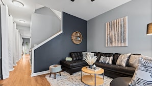 Living area - The Journey Home | JZ Vacation Rentals (St. Louis)