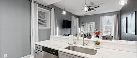 House, Multiple Beds, Patio, City View | Private kitchen | Fridge, microwave, oven, stovetop