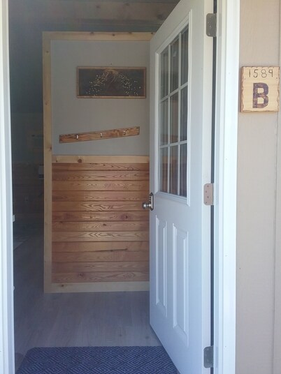 River Bungalow in lovely Dunn's Eddy, Youngsville with AC, WiFi & Fire ring.