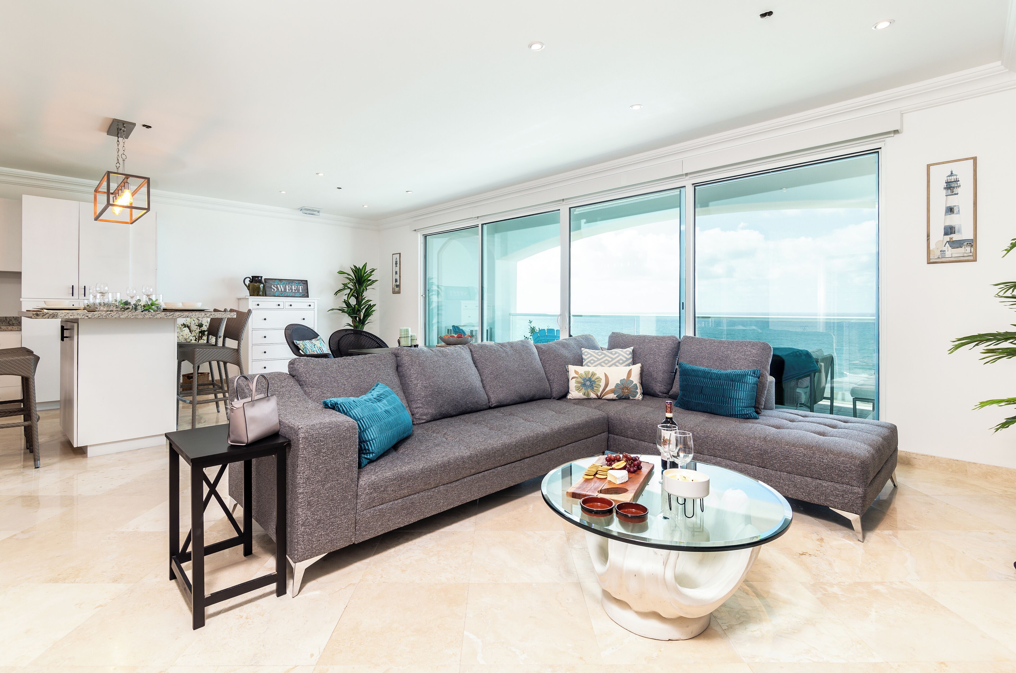 Spacious Oceanfront Condo @ Las Olas, Pools & Gym - Playas de Tijuana
