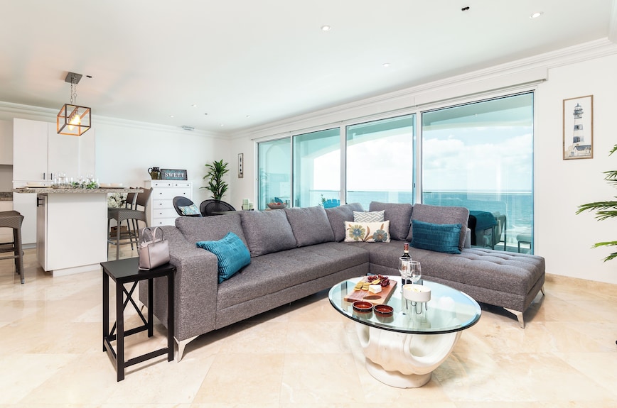 Spacious Oceanfront Condo @ Las Olas, Pools & Gym - Playas de Tijuana