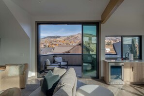 تلفزيون ذكي، مدفأة، كرة قدم الطاولة