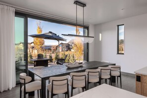 Dining - Wildhorse Preserve | Prime Location | Roof Top Hot Tub | Pool (Steamboat Springs)