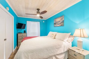 2 bedrooms, desk, iron/ironing board, free WiFi
