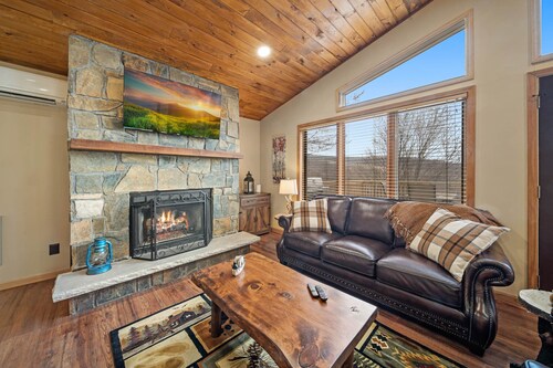 Updated Home with Mountain Views