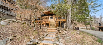 Charming Beech Mtn Home w/ Hot Tub, Fire Table, Pet-Friendly & Private Deck