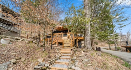 Charming Beech Mtn Home w/ Hot Tub, Fire Table, Pet-Friendly & Private Deck