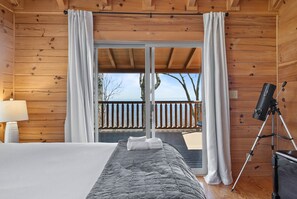 2 bedrooms, free WiFi, bed sheets - Endless 50-Mile Views! Cozy Mountain Retreat w/ Hot Tub, Fire Pit, Foosball & Pet Friendly (Blowing Rock)